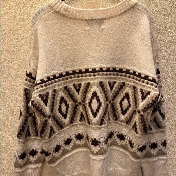 Old Navy Cream and Brown Geometric Crew Neck Sweater - Picture 2 of 2